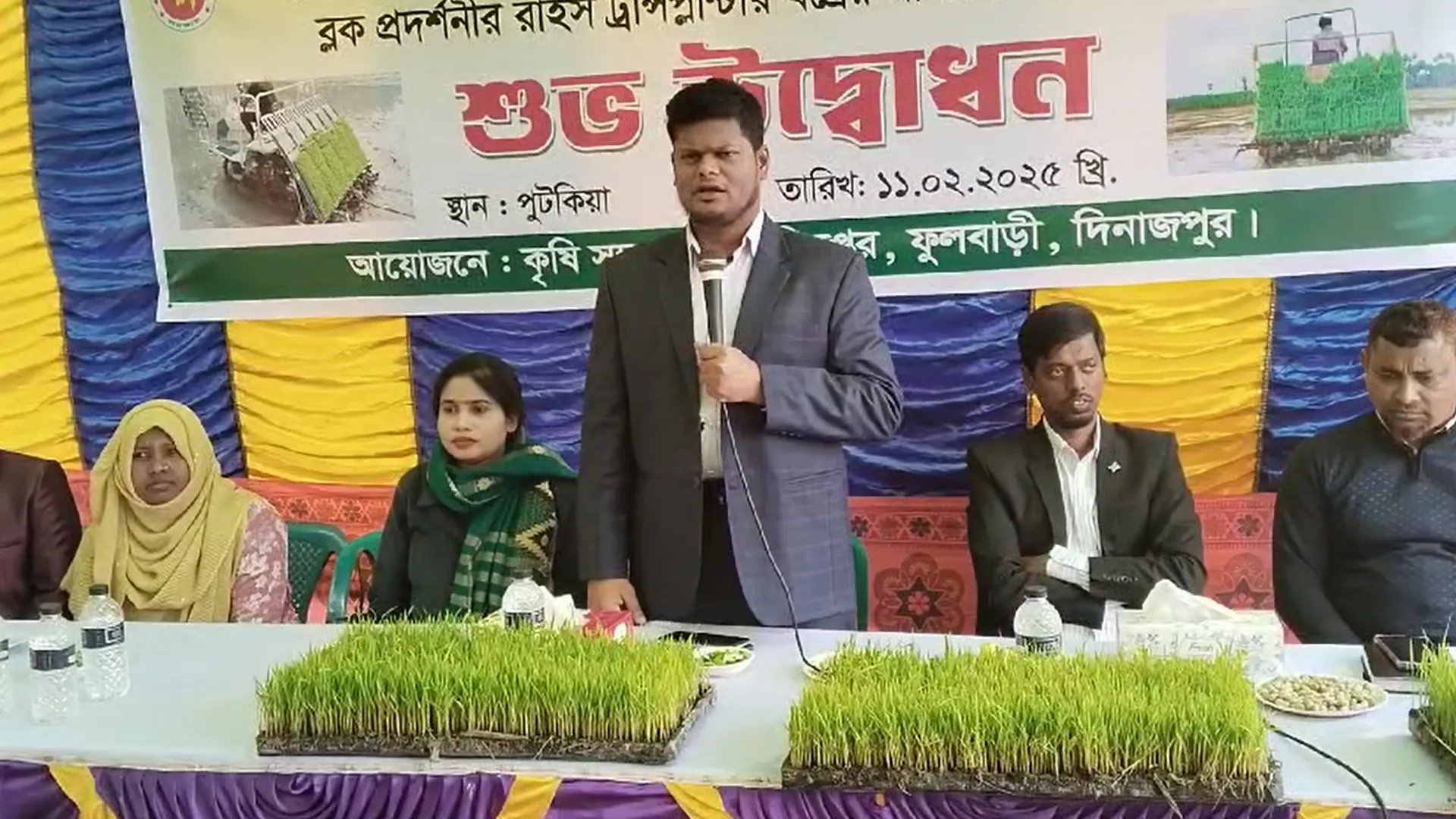 ফুলবাড়ীতে ট্রান্সপ্লান্টার যন্ত্রের মাধ্যমে চারা রোপন উদ্বোধন